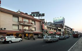 Hotel Waves, Delhi Airport