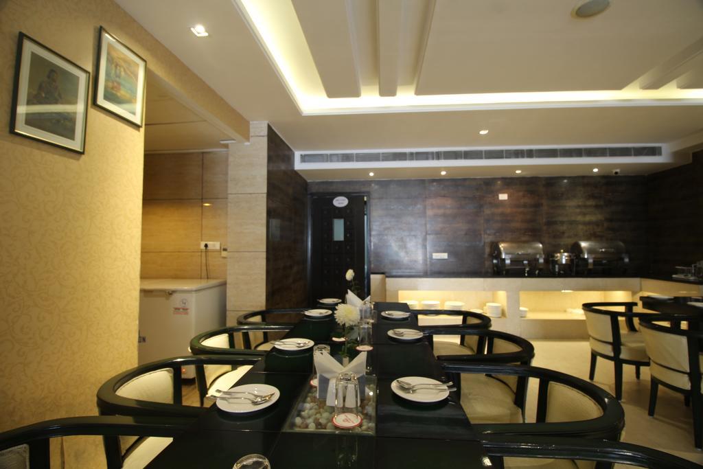 Hotel Waves, Delhi Airport Exterior photo